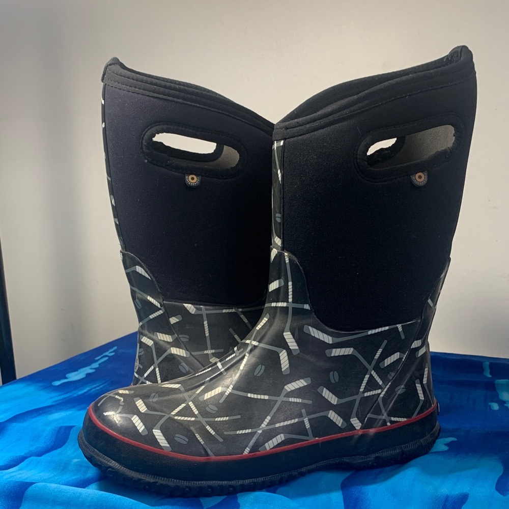 Bogs Kids Black & Gray Hockey Pattern Rain Boots